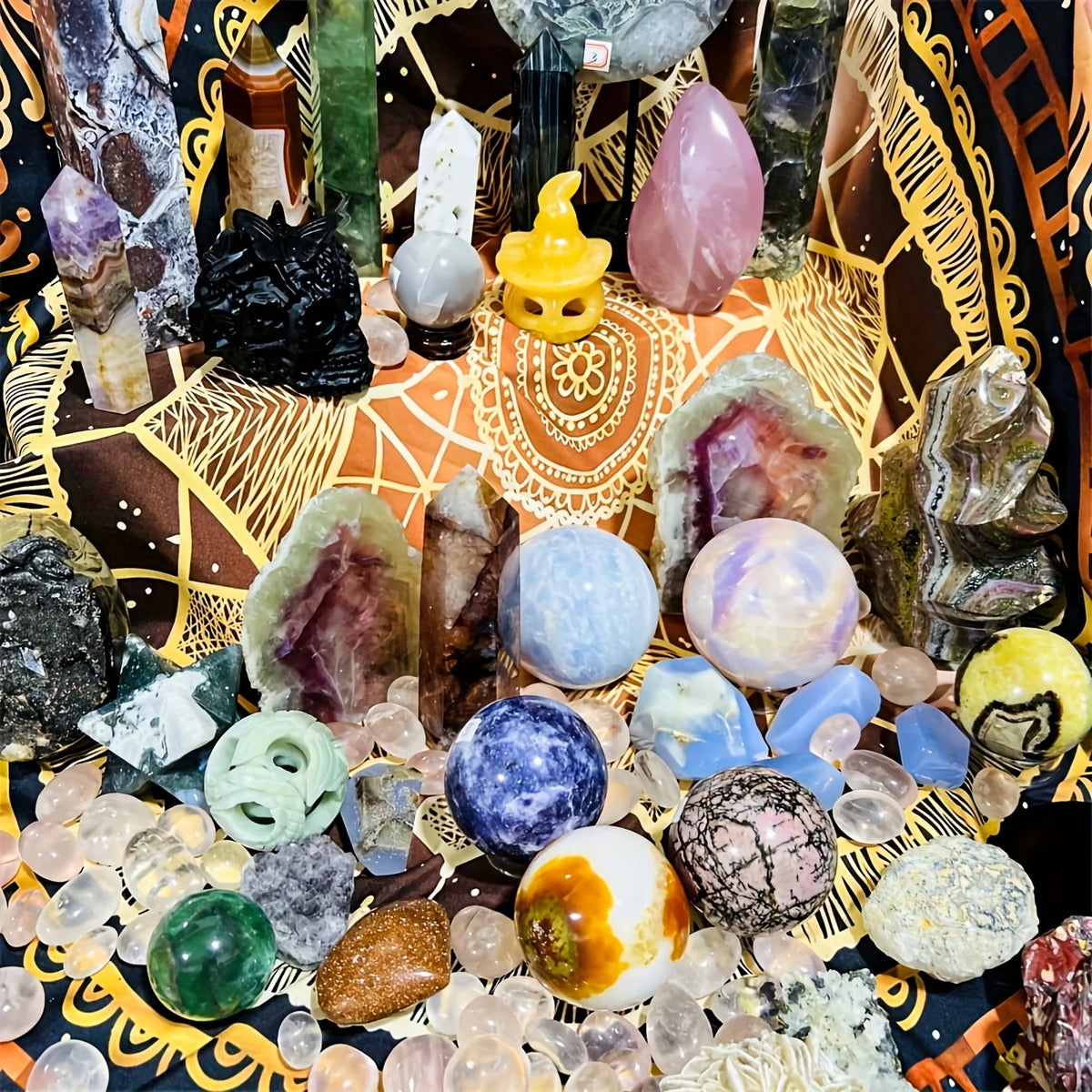 CrystalHola Mixed Raw Stone Crystal Gift Box With Carvings And Decor